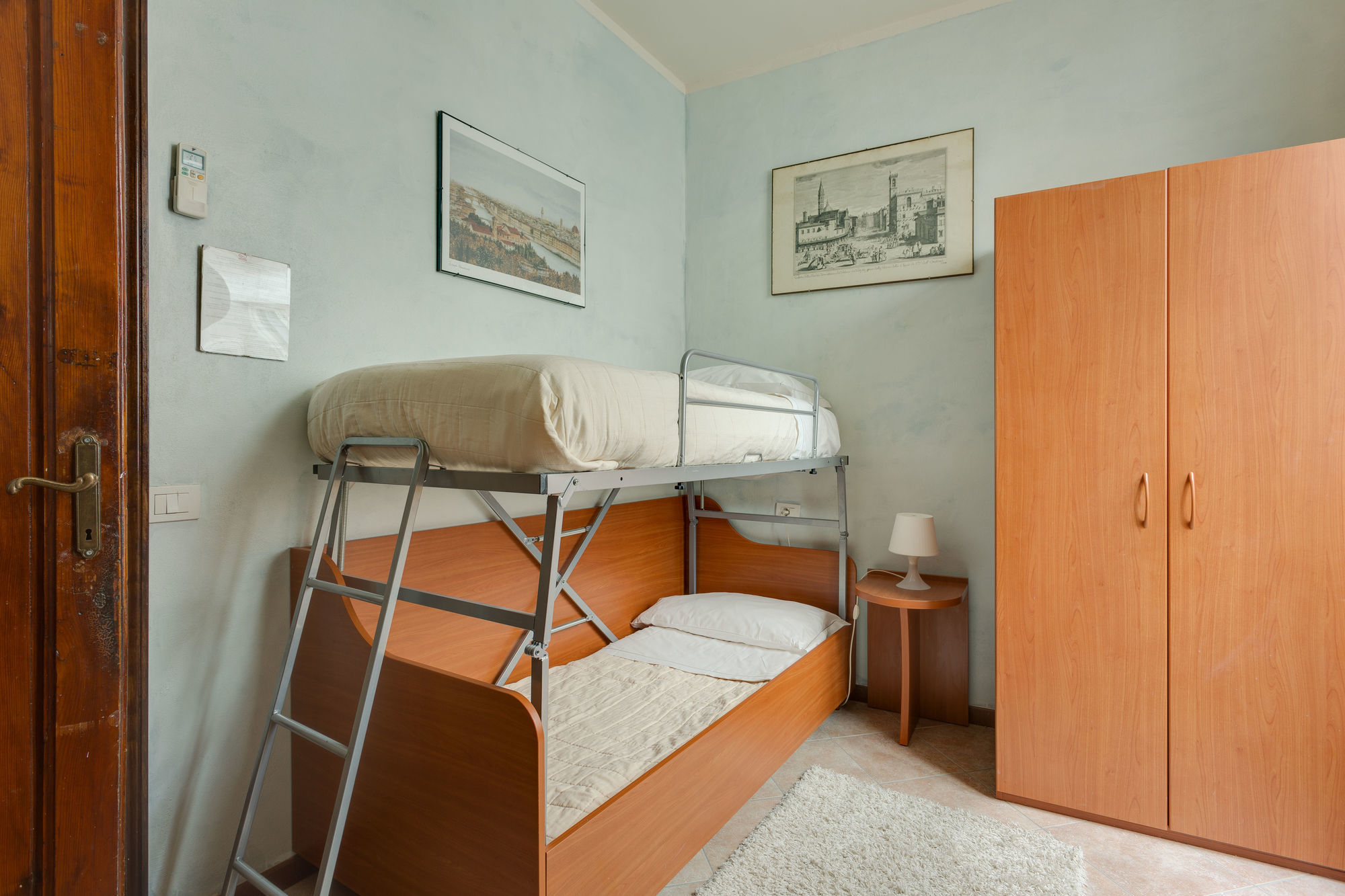 Economy Twin Room with Shared Bathroom