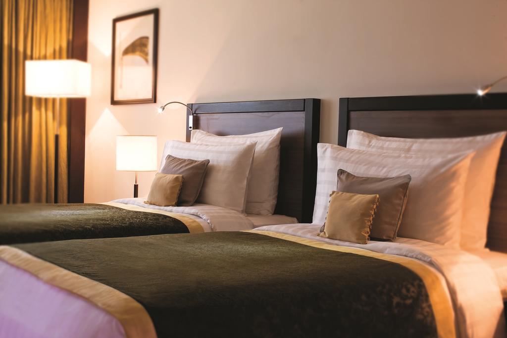 AVANI Room Early Check & Late Check-Out Rooftop Pool Access