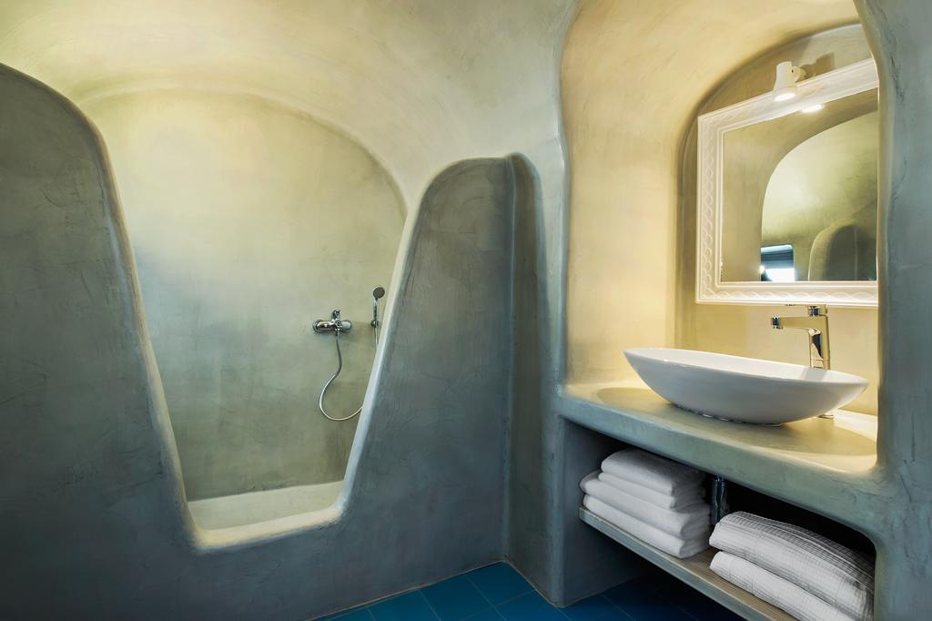 Superior Suite outdoor Tub Caldera View