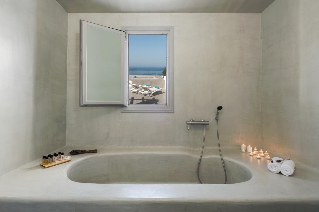 Honeymoon Suite outdoor Tub Caldera View