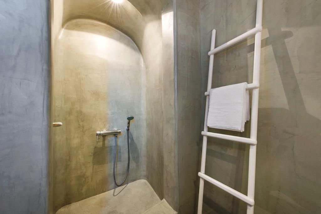 Junior Suite outdoor Tub Caldera View