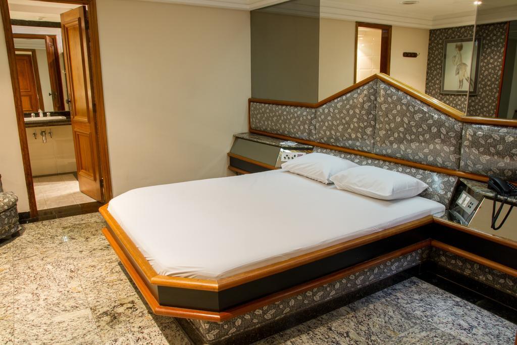 Luxury Suite Spa Bath