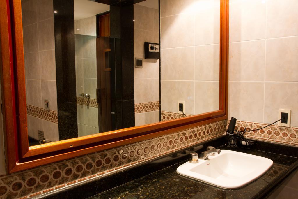 Luxury Suite Spa Bath