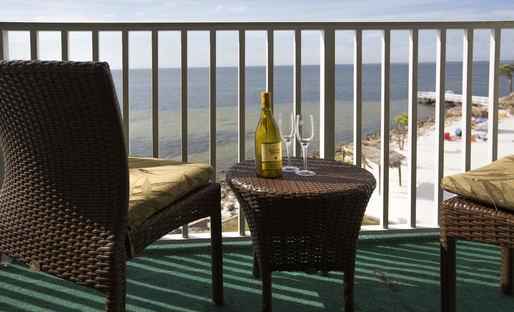 One-Bedroom Suite with Bay View