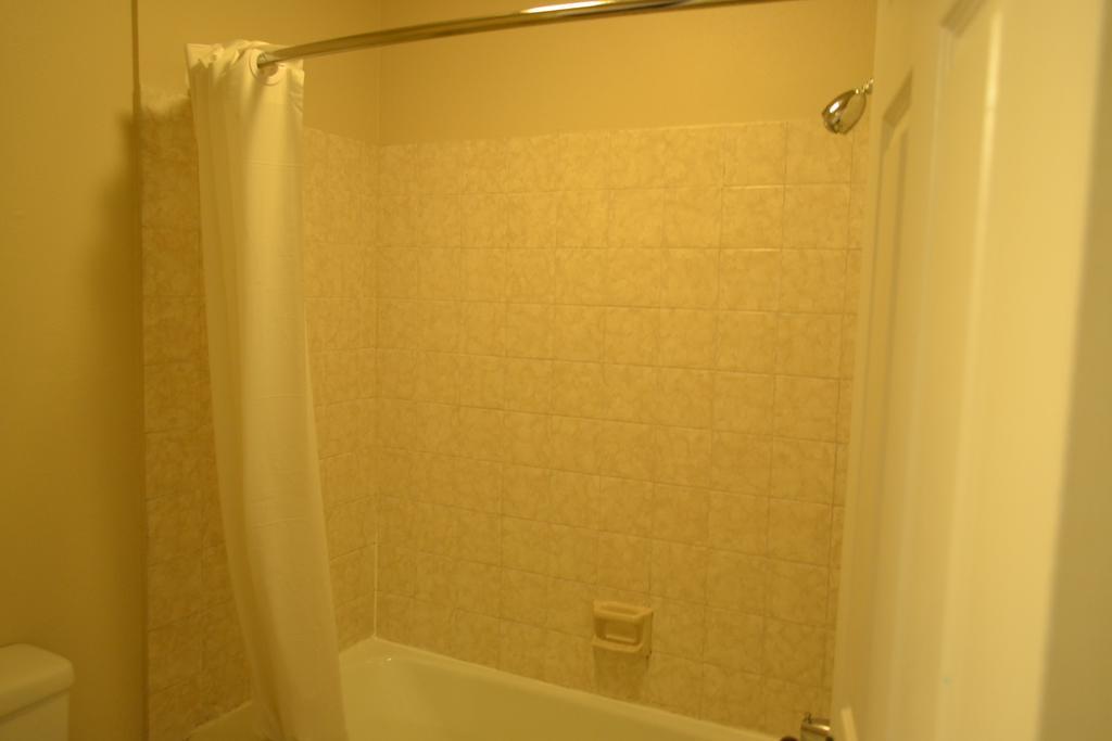 Standard Queen Room (Park and Fly)