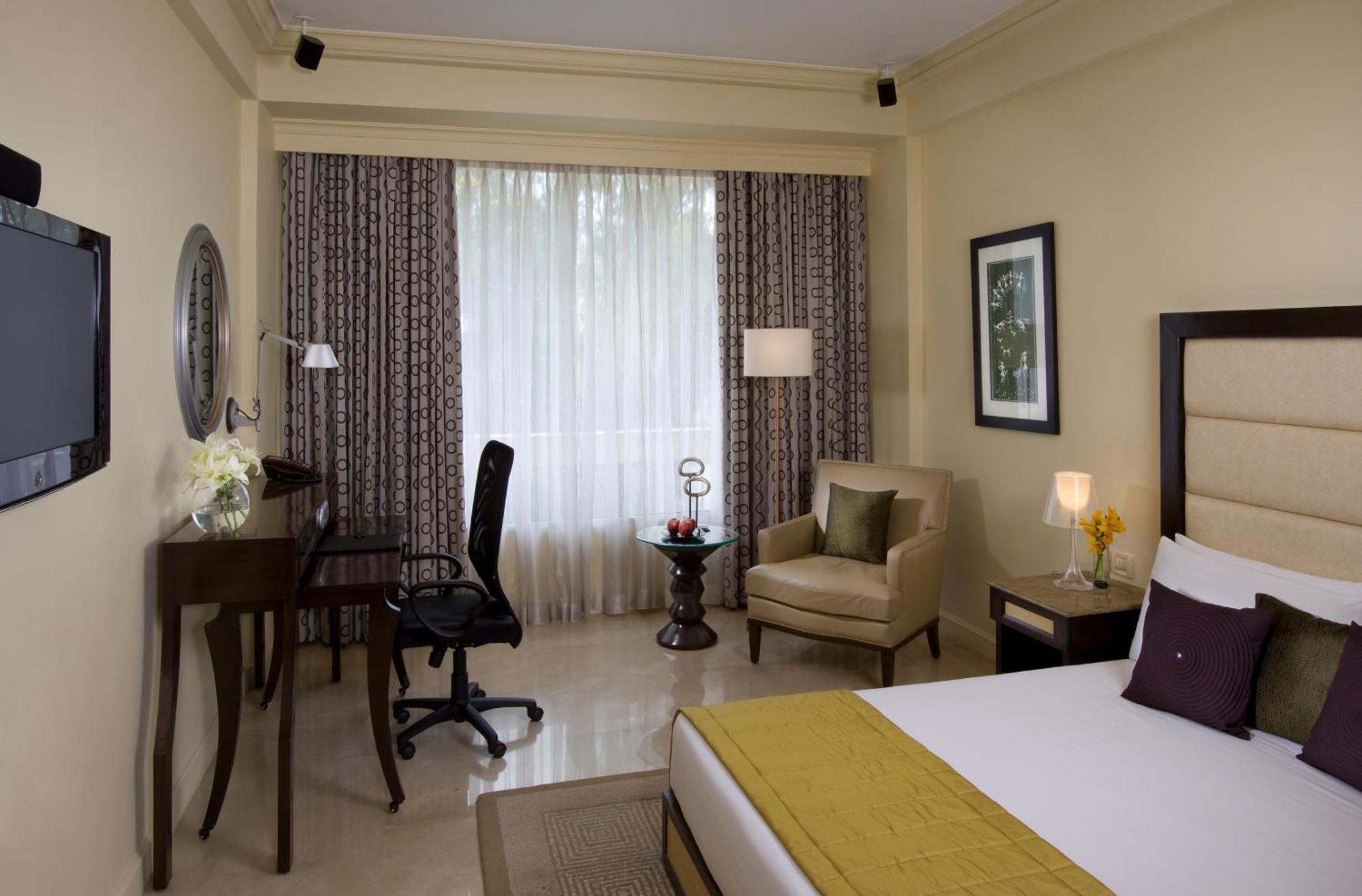 Superior Queen Bed Room