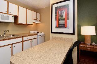 1 QUEEN BED | NON-SMOKING KITCHEN SOFA-BED