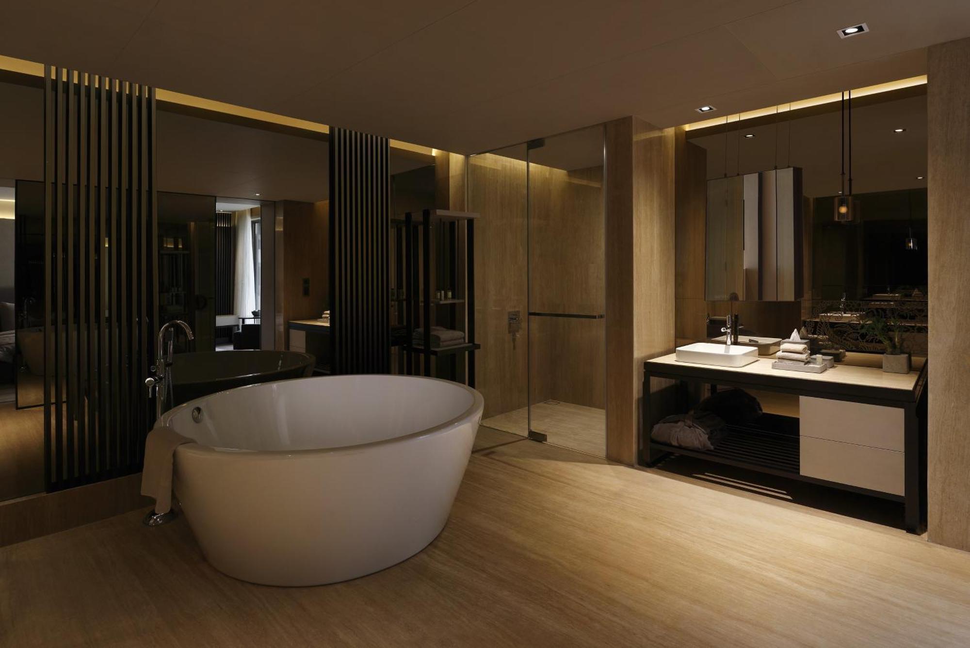 Corporate Suite with Hi-Tea & Club Lounge Access, 15% Dis on Laundry & 20% Dis on Spa, 2 way Airport Transfer, Floor Butler Service,327657112:JPEG