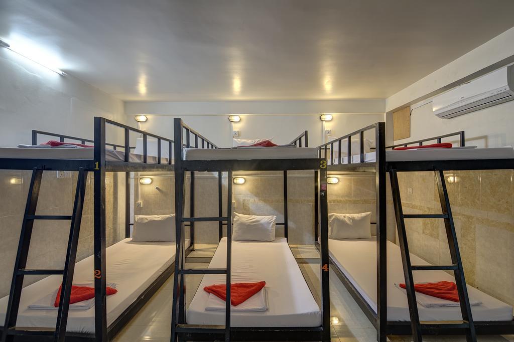 Bed 6-Bed Dormitory Room