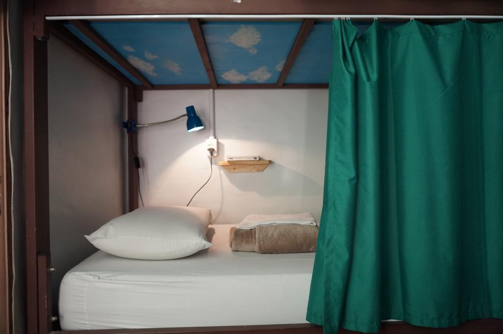Single Bed 6-Bed Dormitory Room