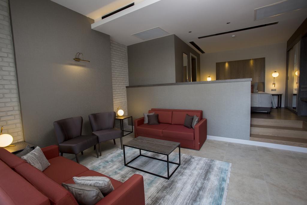 Deluxe Family Room