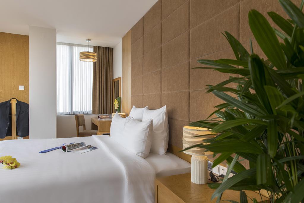 Signature Suite Sunbath Balcony