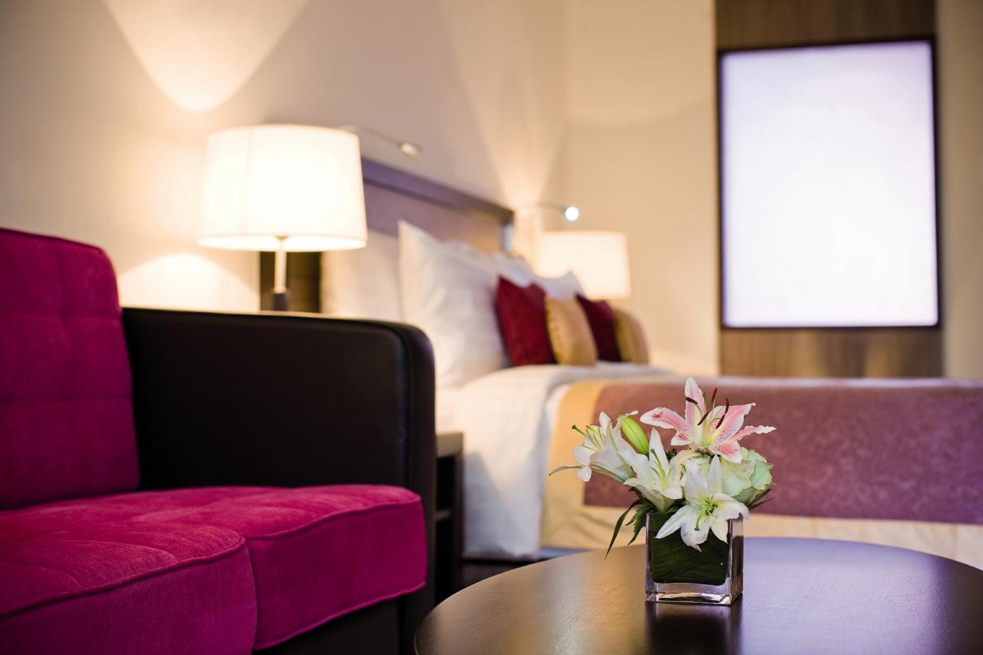AVANI Room Early Check & Late Check-Out Rooftop Pool Access