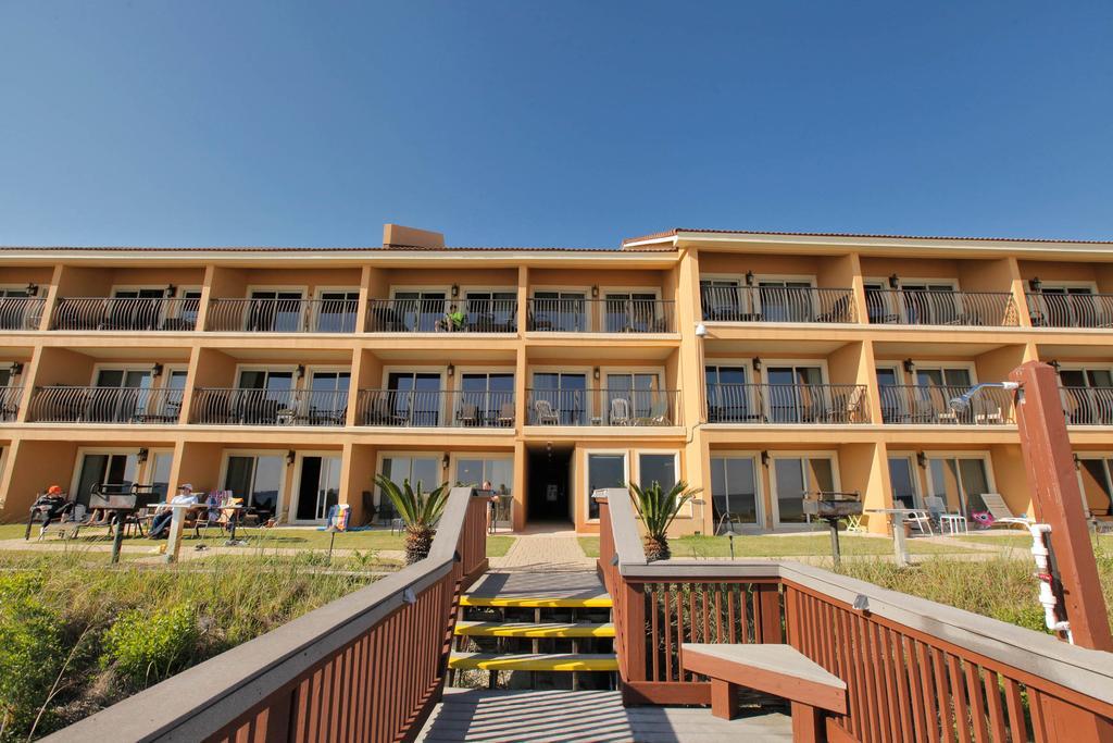 One-Bedroom Suite 25 with Sea View