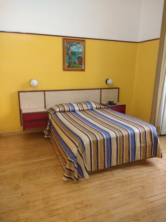 Standard Queen Room,399240585:JPEG