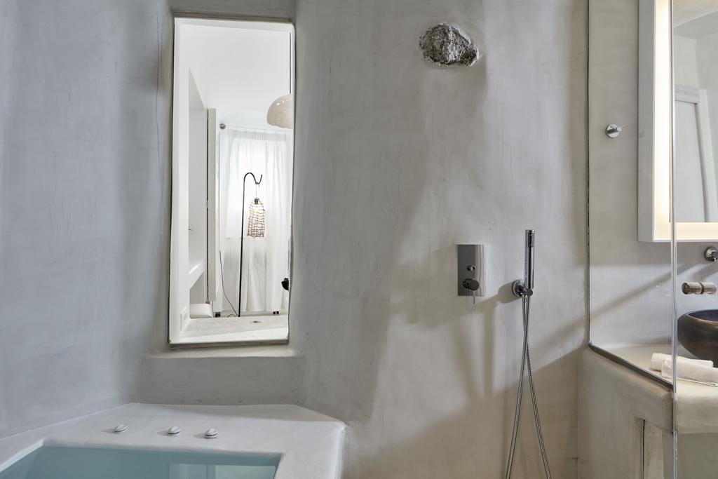 Cave Suite indoor jetted tub