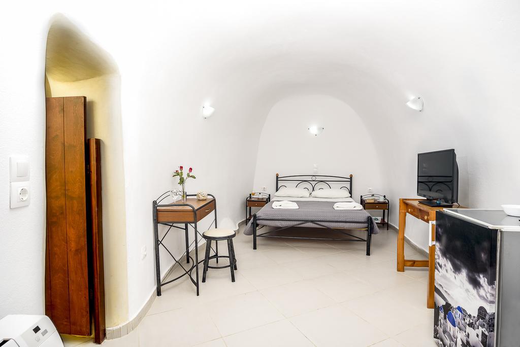Cave Double Room Semi Basement
