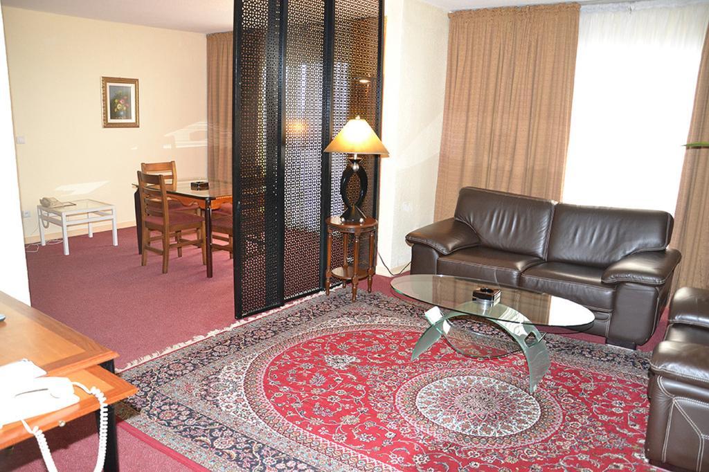 Senior Suite