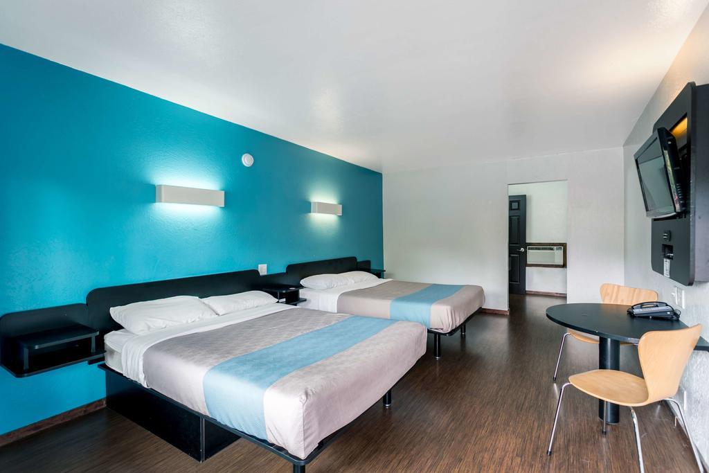 2 Queen Beds | Non-Smoking Mini Fridge