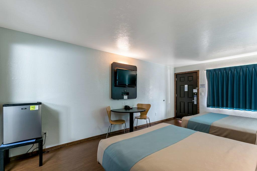 2 Queen Beds | Non-Smoking Mini Fridge