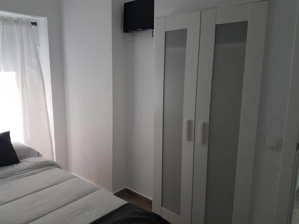 Single Room with Shared Bathroom