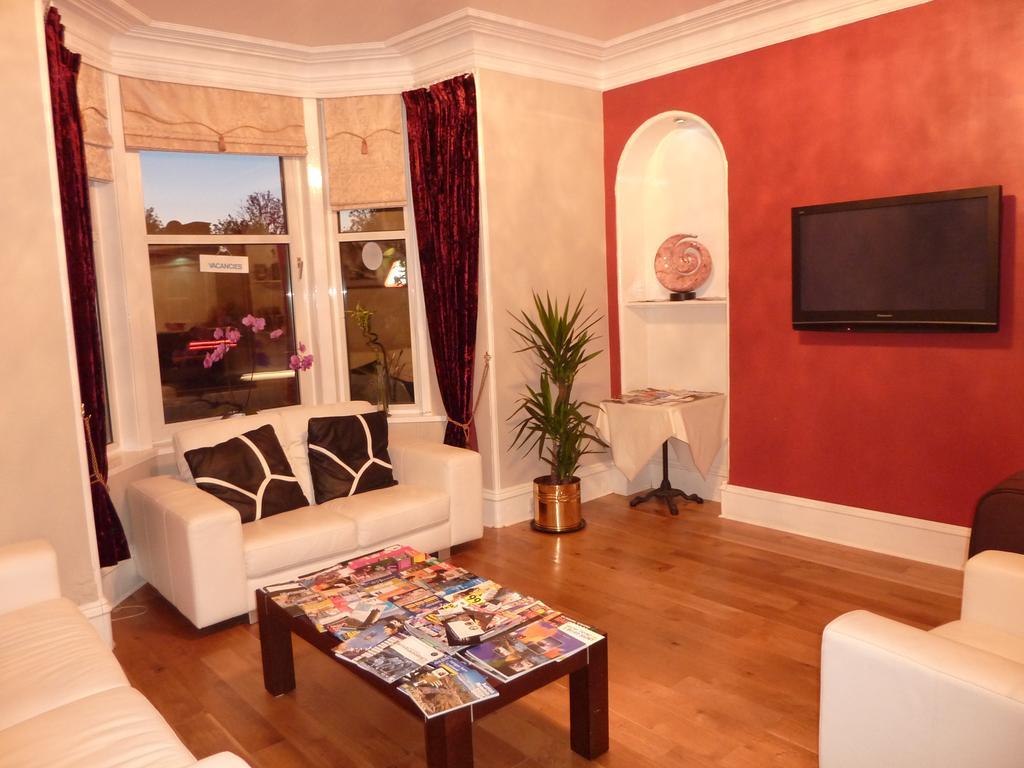 Single Room with Shared Shower and Toilet,726738073:JPEG