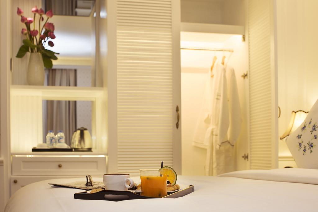 Colonial Elegance Deluxe Twin Massage
