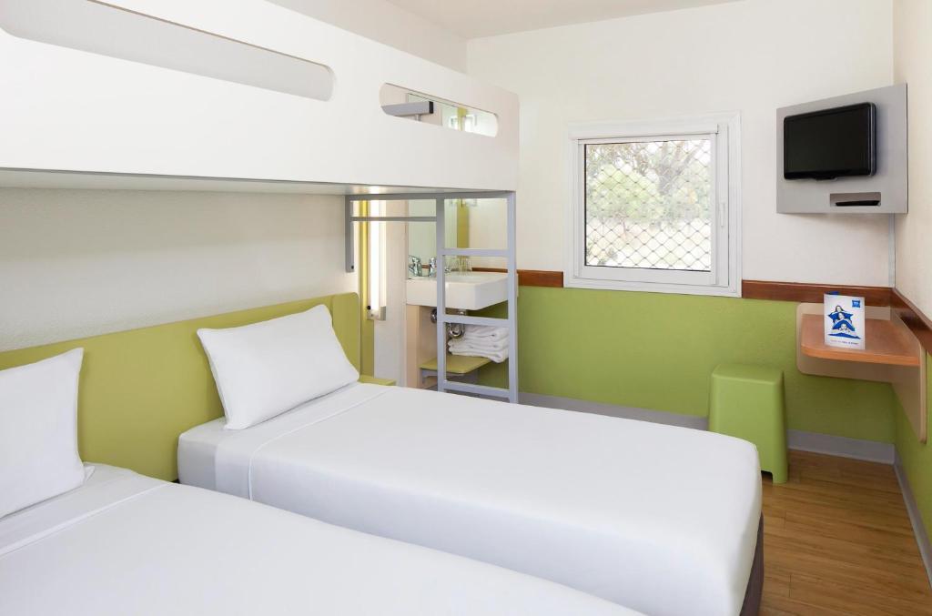 Triple Room with Single Beds