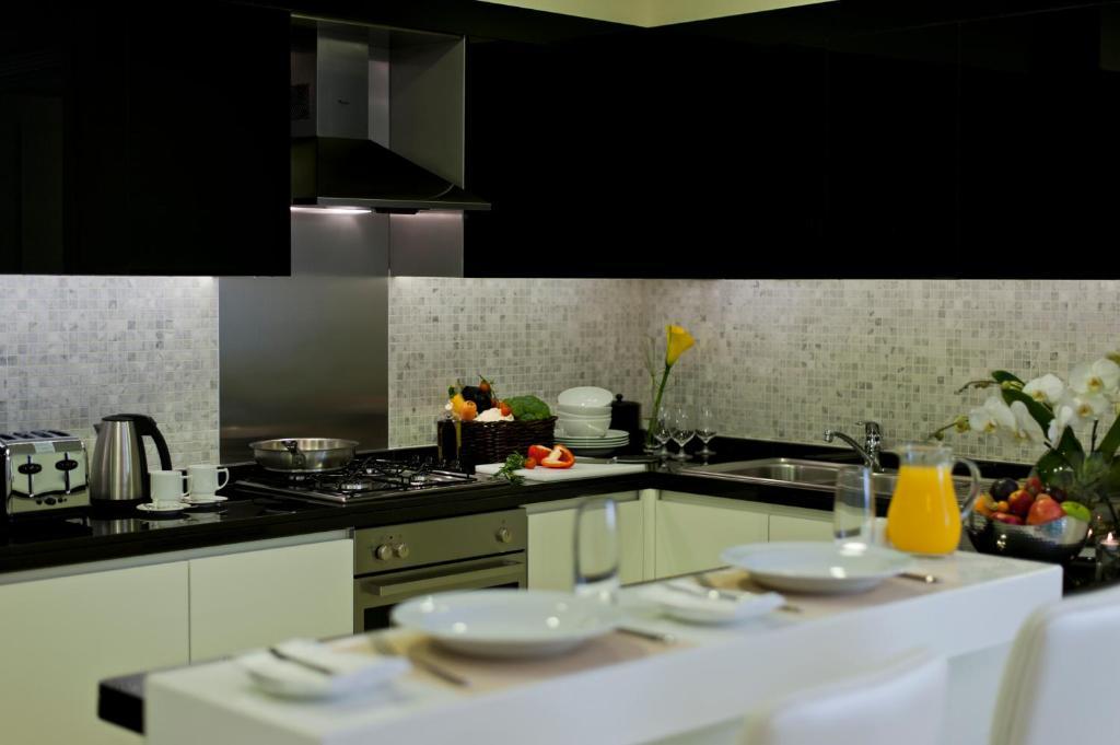 One Bedroom City View King kitchenette Private Balcony