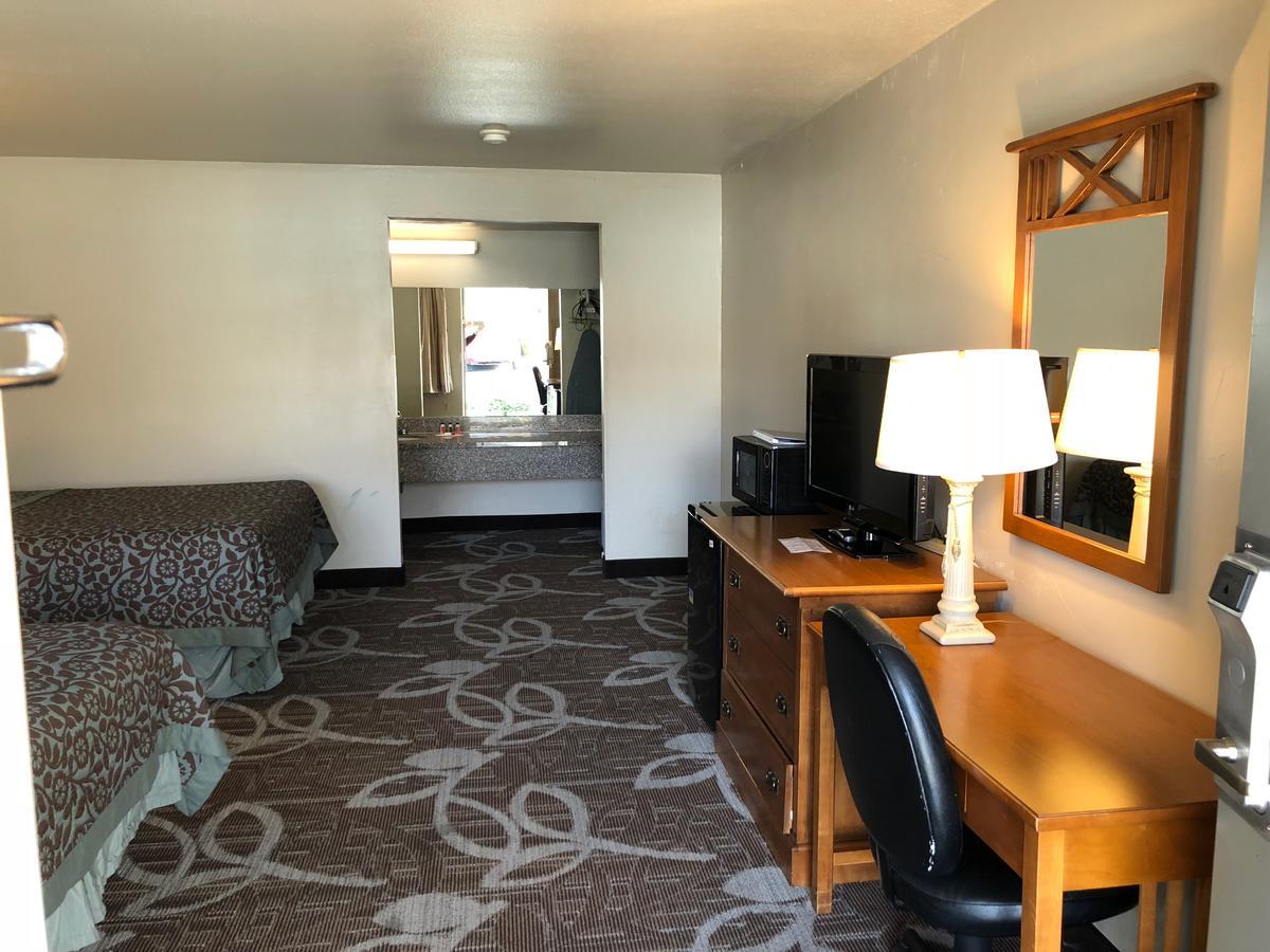 Queen Room Two Queen Beds Non-Smoking