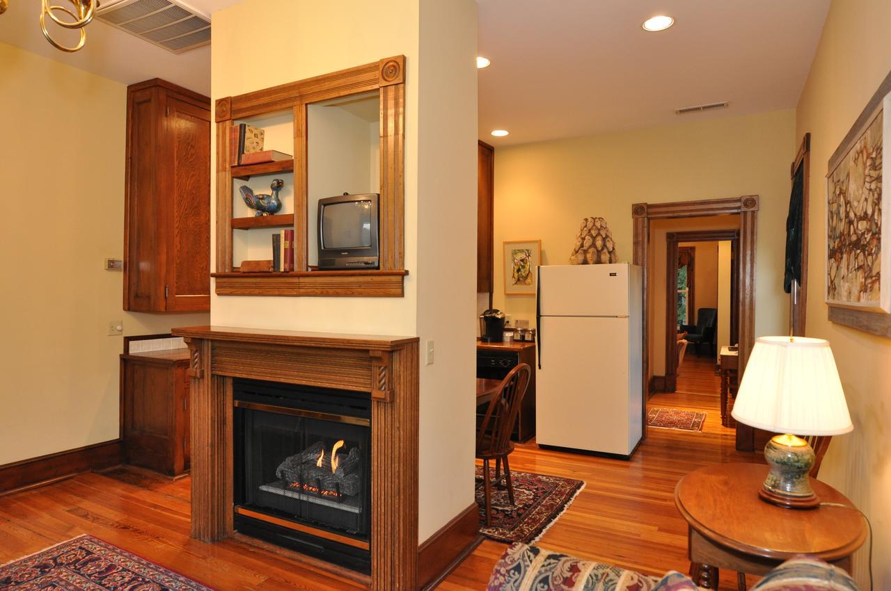 King Suite with Balcony - Thompson House