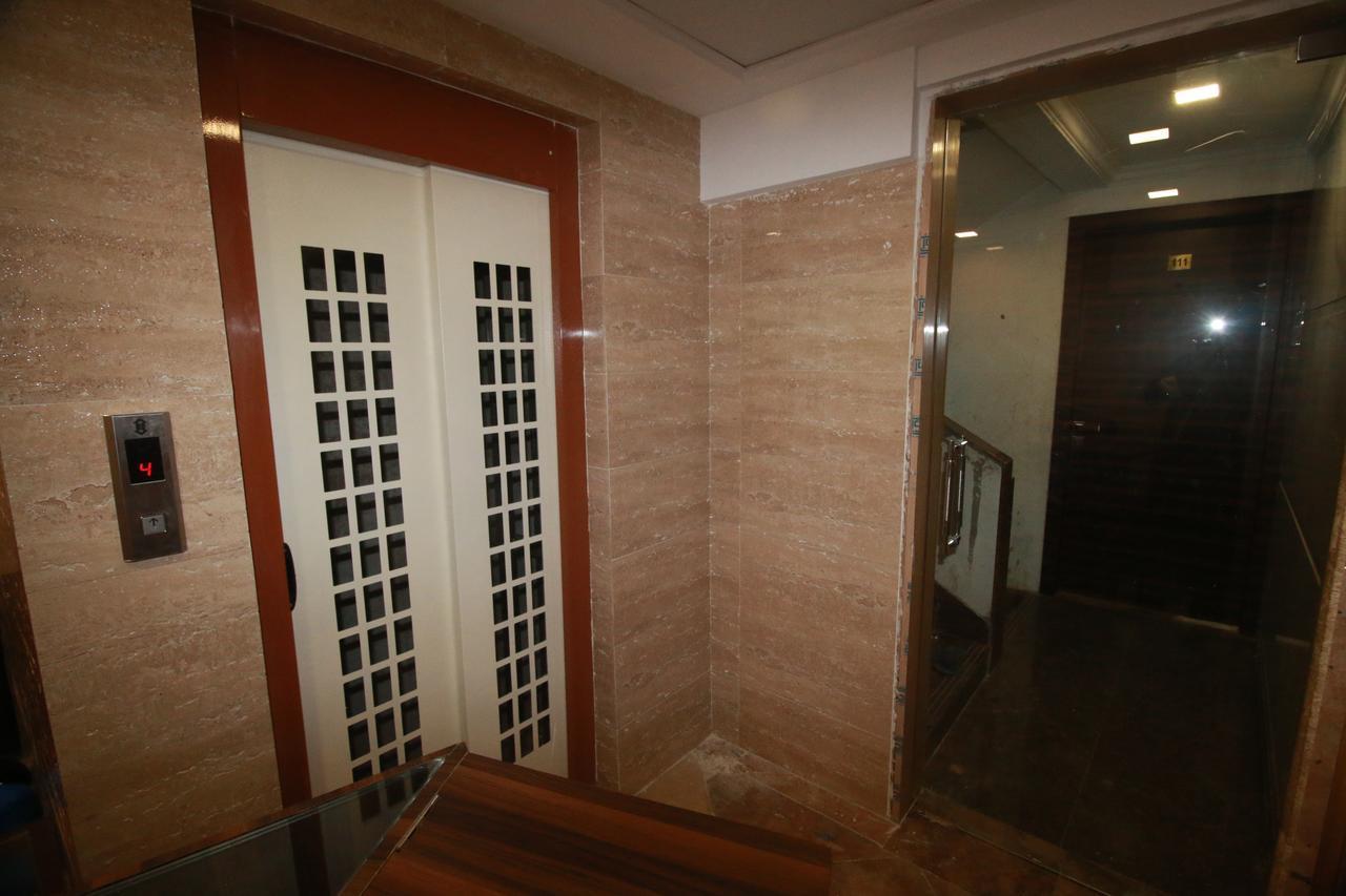 Deluxe Double Room (2 Adults + 1 Child)