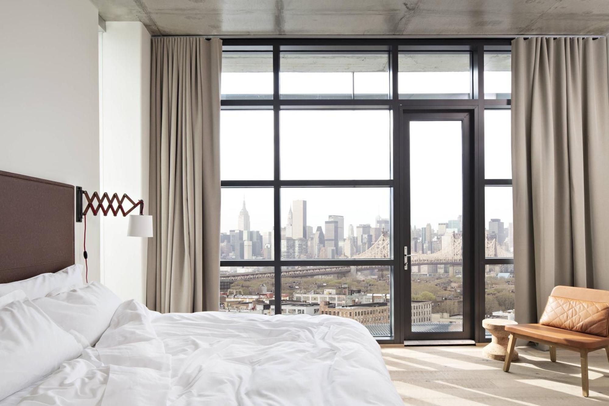 Corner King Room with Manhattan View Balcony