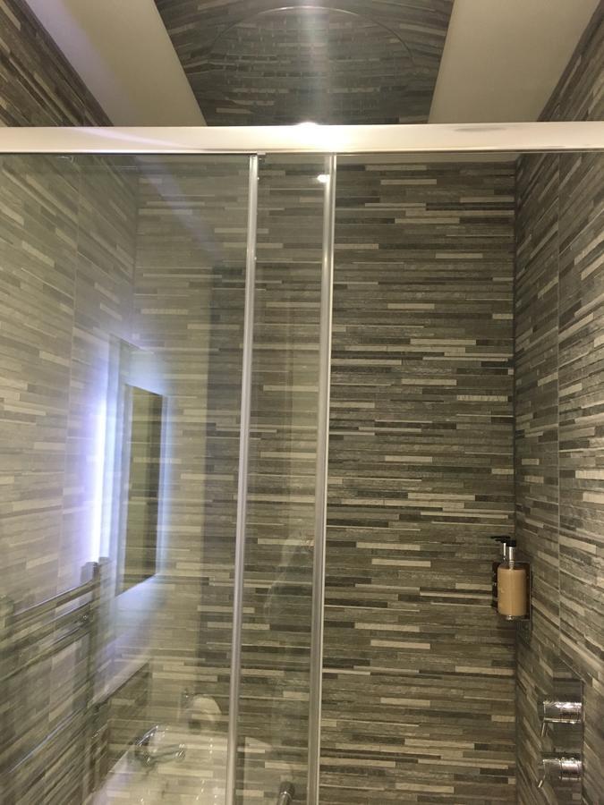 Deluxe Double Room Shower