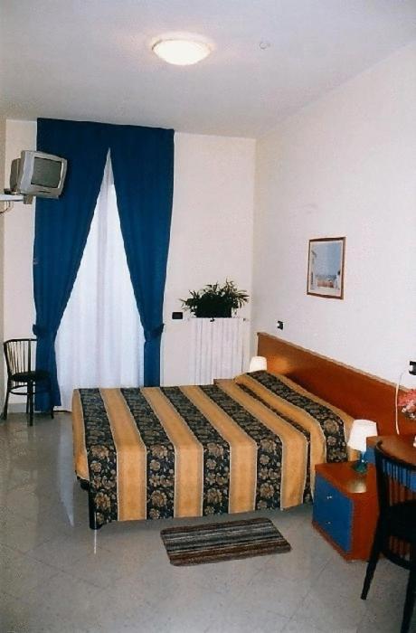 Quintuple Room