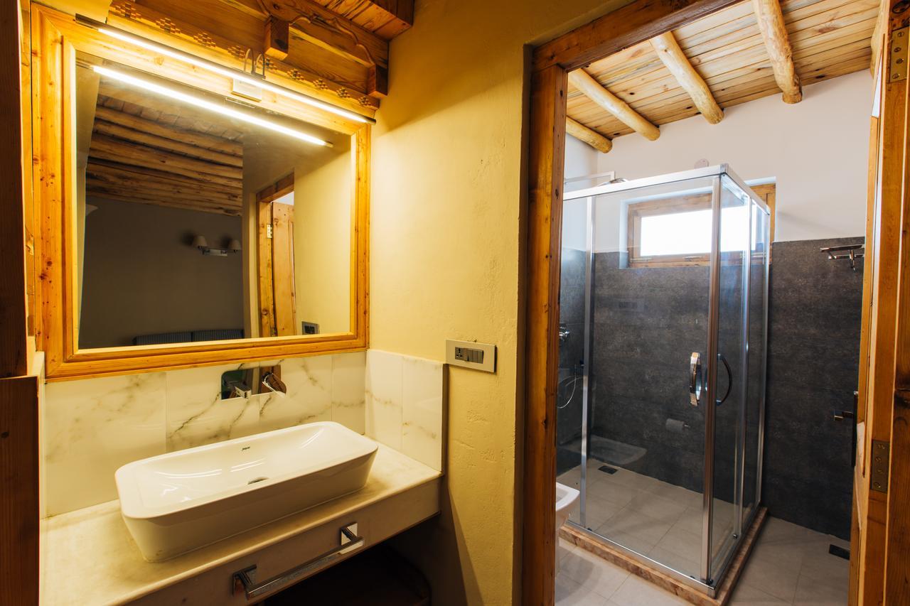 Deluxe Double or Twin Room with Mountain View