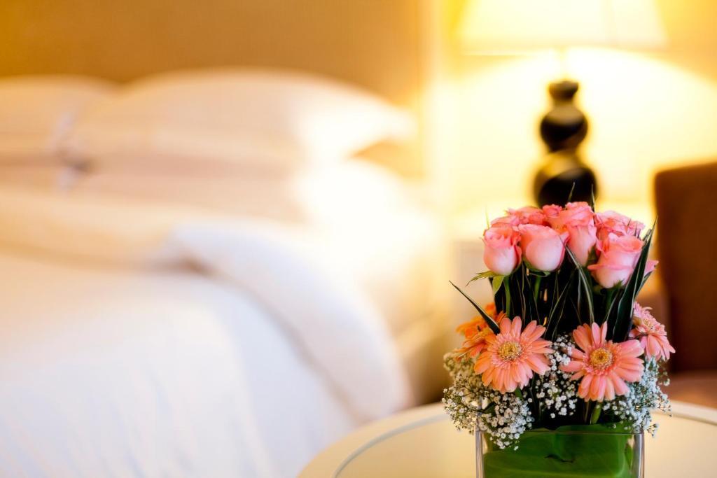 Deluxe Room with Roll Away Bed