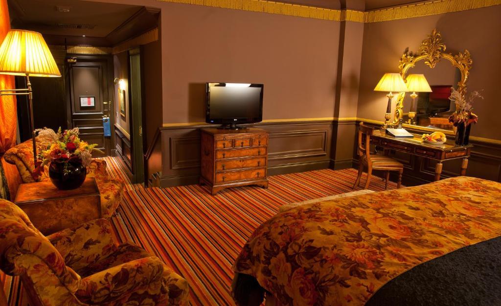 Deluxe Double or Twin Room