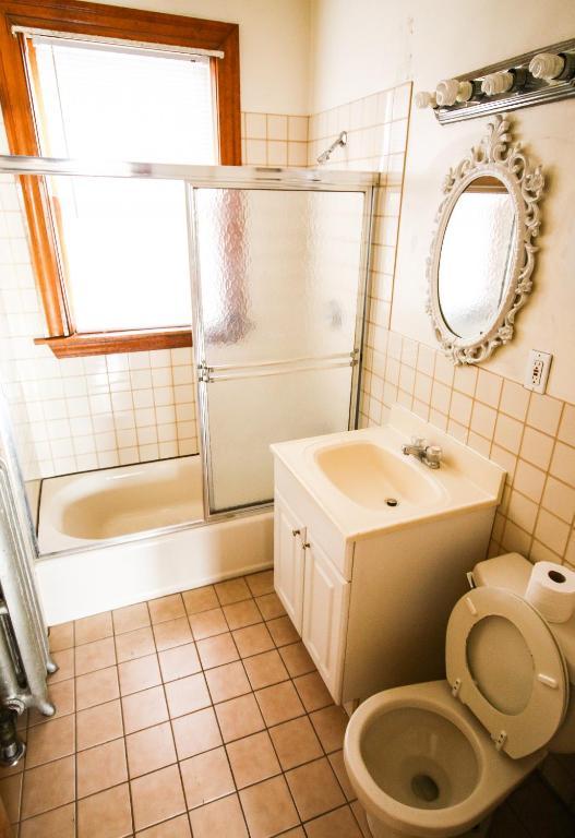 Budget Single Room with Shared Bathroom,704205451:JPEG