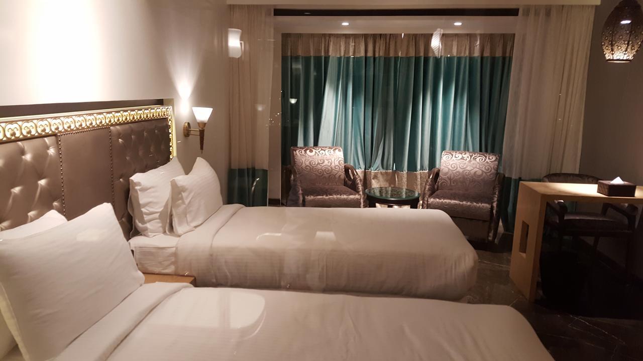 Executive Twin Room on Food Beverage