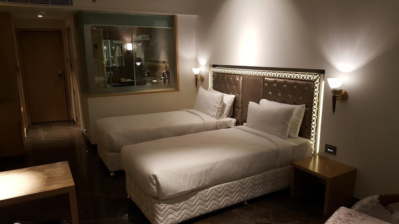Executive Twin Room on Food Beverage