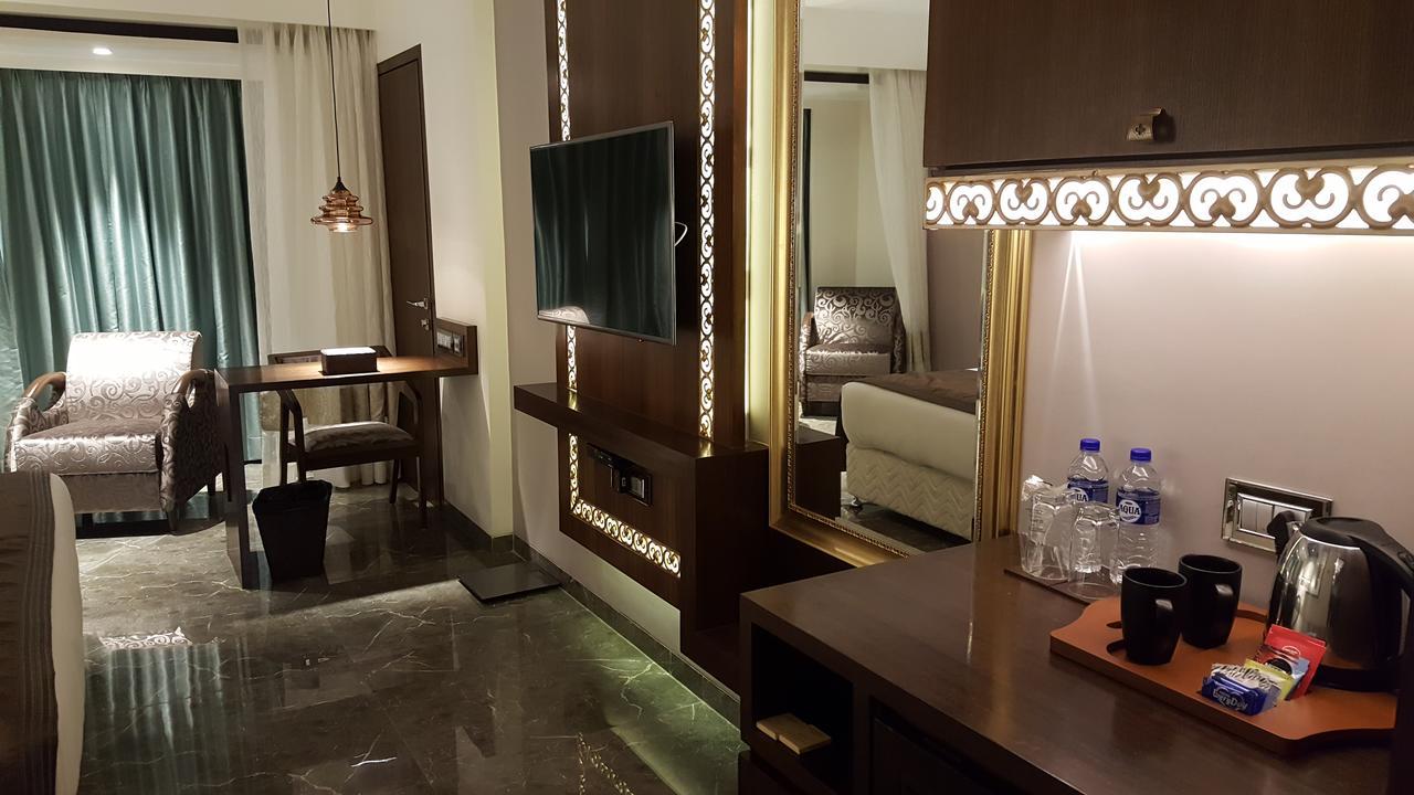 Deluxe Double Room on Food Beverage