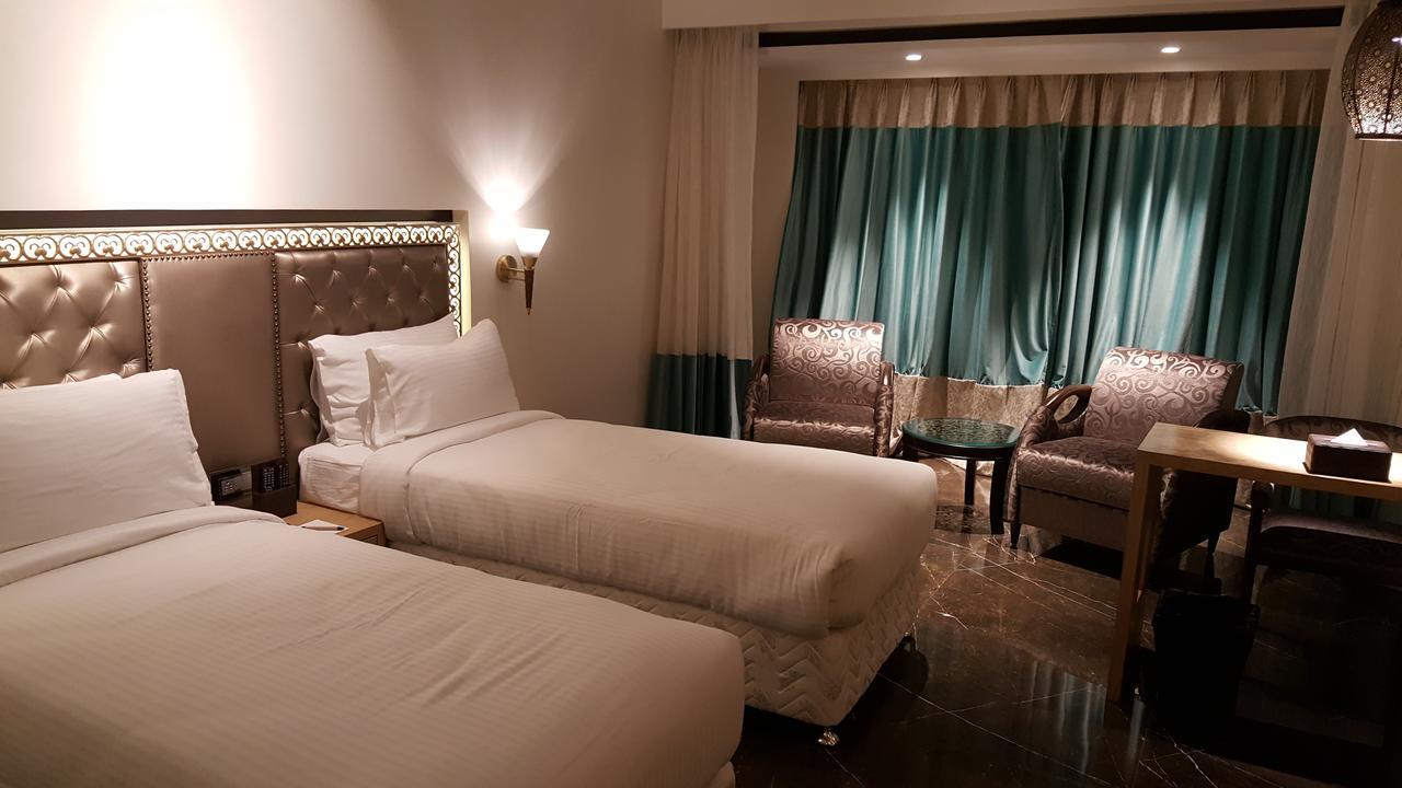 Executive Twin Room on Food Beverage