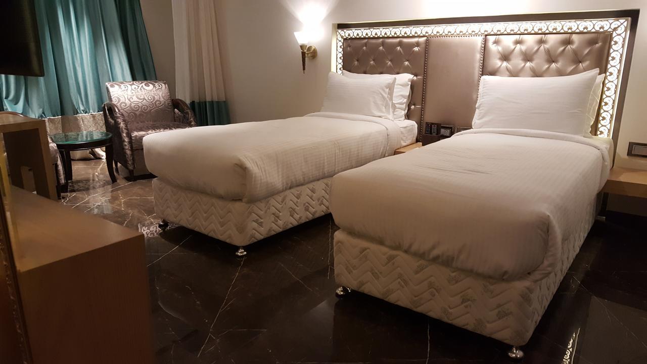 Executive Twin Room on Food Beverage