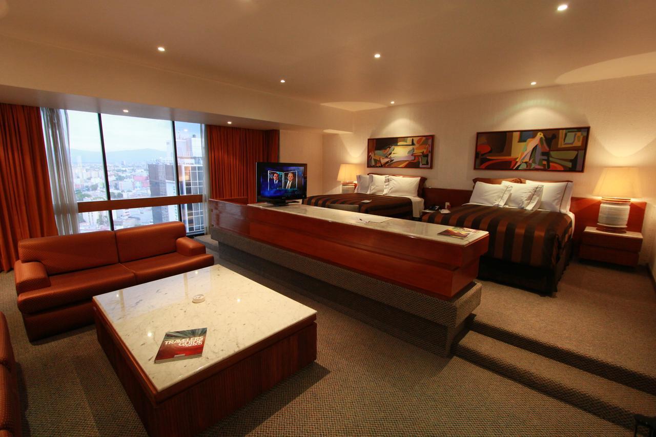 Deluxe Suite Spa Bath