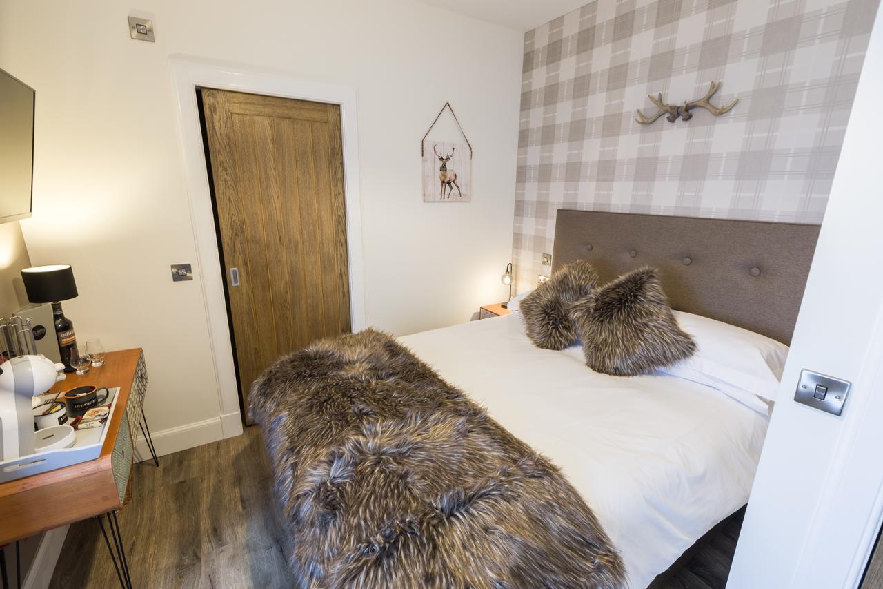 Deluxe Double Room Shower