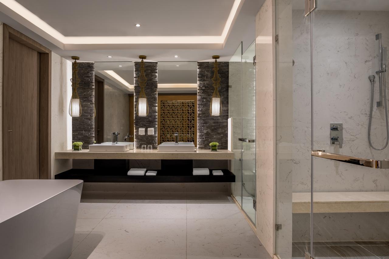One-Bedroom Presidential King Suite Pool View