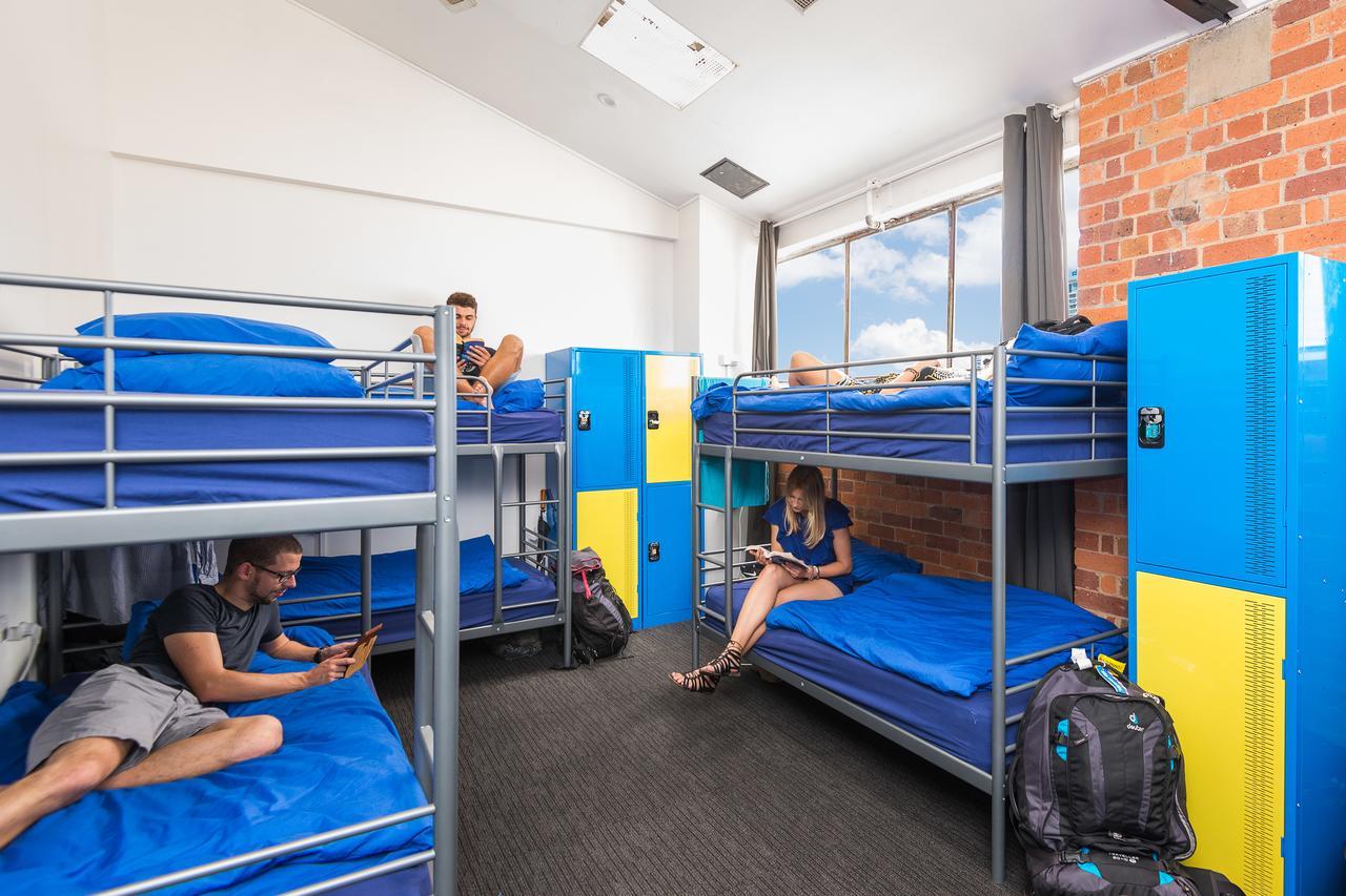 Bed in 6-Bed Mixed Dormitory Room with Shared Bathroom