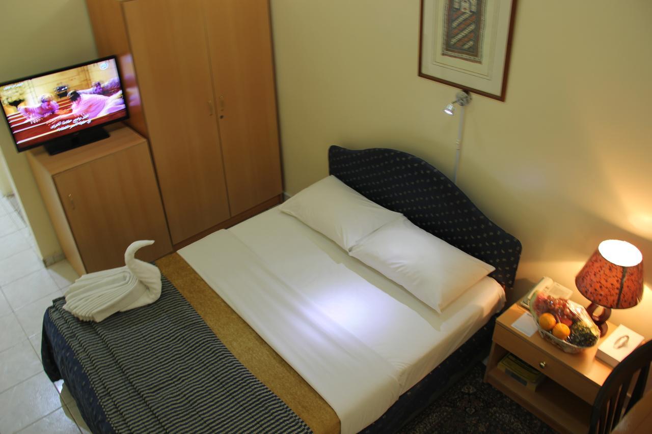 Standard Queen Room