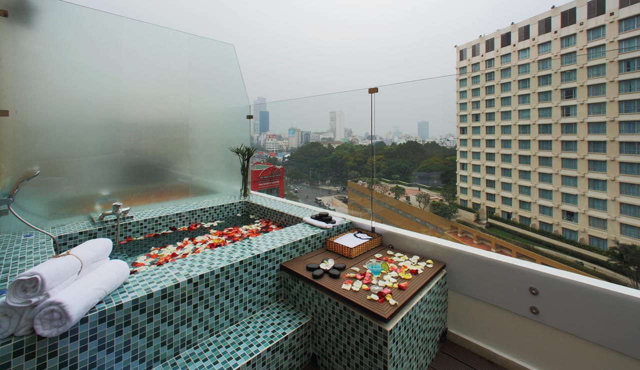 Signature Suite Sunbath Balcony